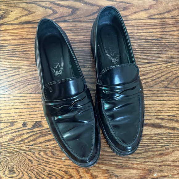 Tod's Classic Black Leather Women's Loafers - Picture 2 of 7